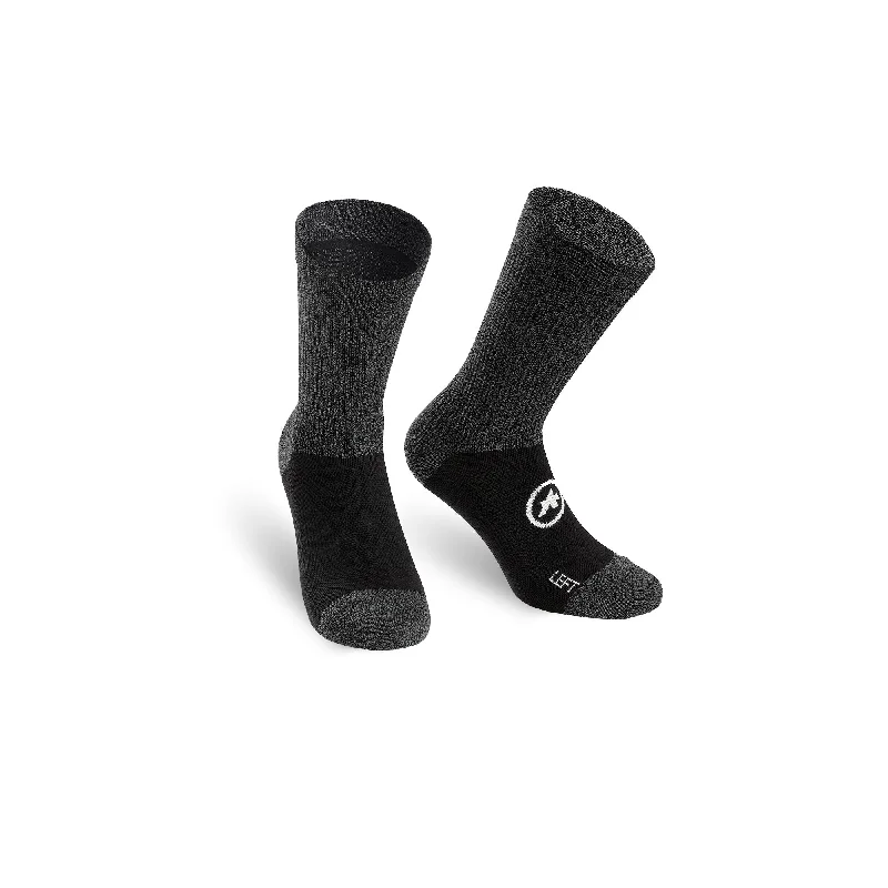 Cycling gloves with adjustable lining-Assos Trail Socks EVO