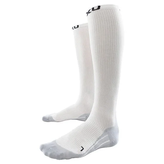 Bicycle jersey with adjustable lining-2XU XFORM Compression Race Socks